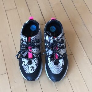 Preowned Madden Girl faux snake skin faux leather sneakers - 7.5